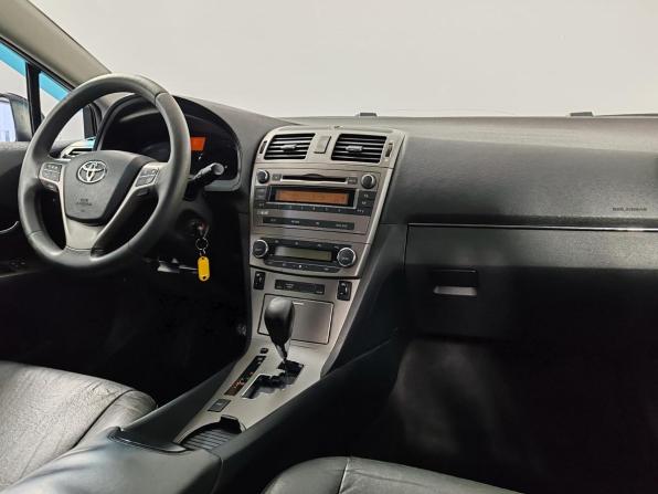 Toyota Avensis III с пробегом 2011 года, цена 1 035 000 рублей, 175542 км, седан, Автокод Объявления
