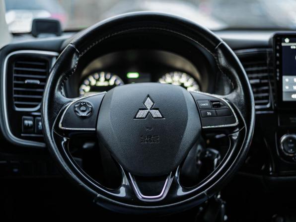 Mitsubishi Outlander III Рестайлинг 2 с пробегом 2015 года, цена 1 625 000 рублей, 164058 км, внедорожник, Автокод Объявления