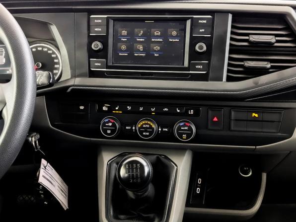 Volkswagen Caravelle T6 Рестайлинг с пробегом 2021 года, цена 4 320 000 рублей, 62925 км, минивэн, Автокод Объявления