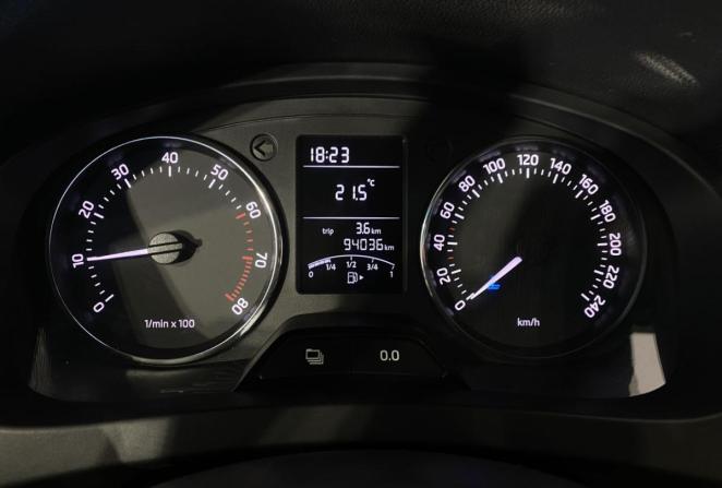 Skoda Rapid I с пробегом 2015 года, цена 1 050 000 рублей, 94036 км, лифтбек, Автокод Объявления