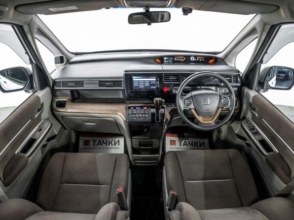 Honda Stepwgn V с пробегом 2015 года, цена 1 685 500 рублей, 106519 км, минивэн, Автокод Объявления