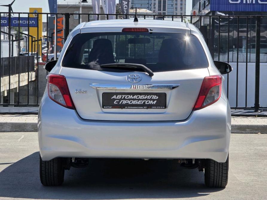 Toyota Vitz III (XP130) Новосибирск  - изображение 6