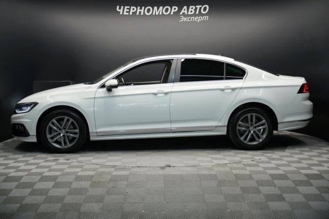 Volkswagen Passat B8 с пробегом 2018 года, цена 2 580 000 рублей, 105513 км, седан, Автокод Объявления