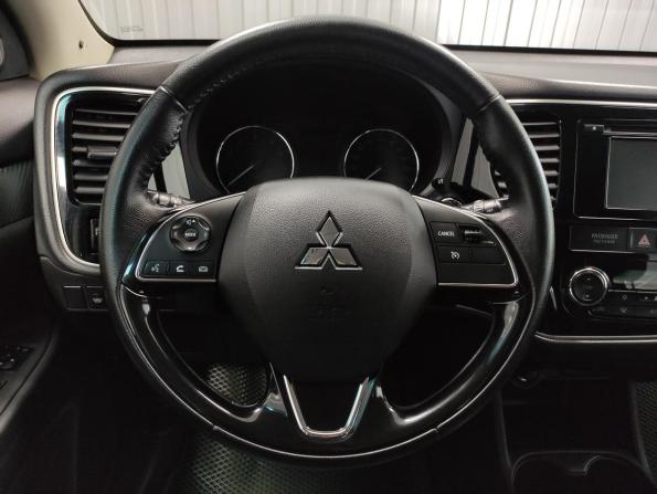 Mitsubishi Outlander III Рестайлинг 2 с пробегом 2015 года, цена 1 702 000 рублей, 193616 км, внедорожник, Автокод Объявления