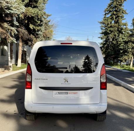 Peugeot Partner II Рестайлинг 2 с пробегом 2022 года, цена 1 399 000 рублей, 182506 км, компактвэн, Автокод Объявления