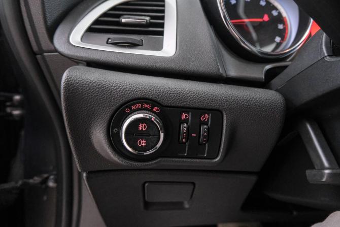 Opel Astra J Рестайлинг с пробегом 2013 года, цена 869 000 рублей, 169655 км, седан, Автокод Объявления