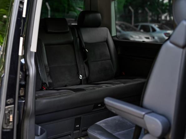 Volkswagen Multivan T5 Рестайлинг с пробегом 2011 года, цена 1 920 000 рублей, 233156 км, минивэн, Автокод Объявления
