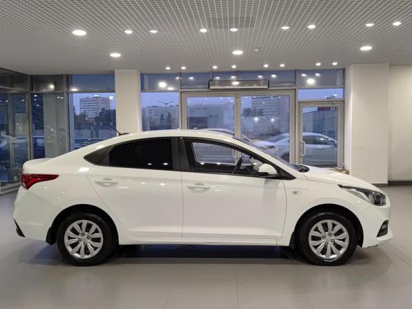 Hyundai Solaris II с пробегом 2018 года, цена 1 292 000 рублей, 121540 км, седан, Автокод Объявления