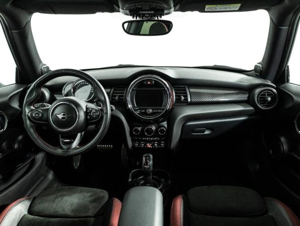 Mini Hatch III (F55/F56) Рестайлинг с пробегом 2018 года, цена 2 699 700 рублей, 110000 км, хэтчбек, Автокод Объявления