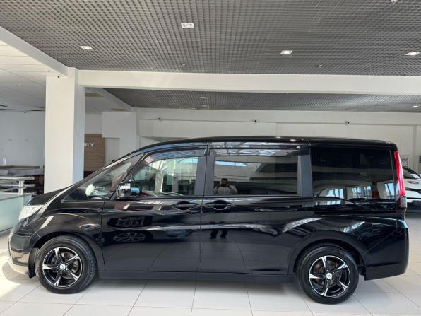 Honda Stepwgn V Рестайлинг с пробегом 2018 года, цена 1 789 000 рублей, 177270 км, минивэн, Автокод Объявления