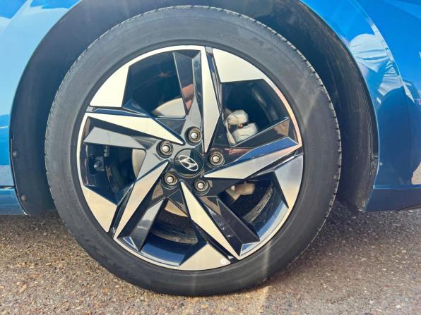 Hyundai Elantra VII (CN7) с пробегом 2023 года, цена 2 025 000 рублей, 45494 км, седан, Автокод Объявления