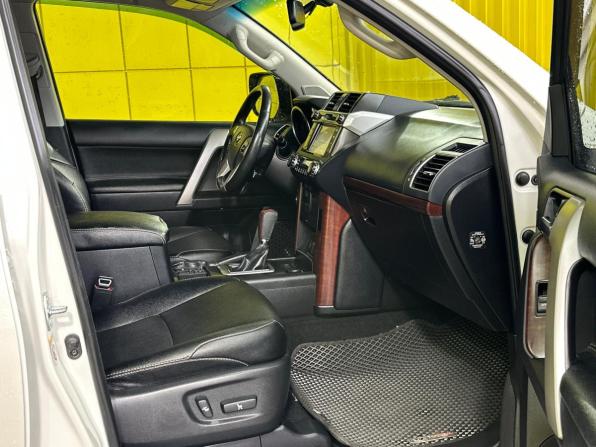 Toyota Land Cruiser Prado 150 Series Рестайлинг 1 с пробегом 2015 года, цена 2 999 000 рублей, 274121 км, внедорожник, Автокод Объявления