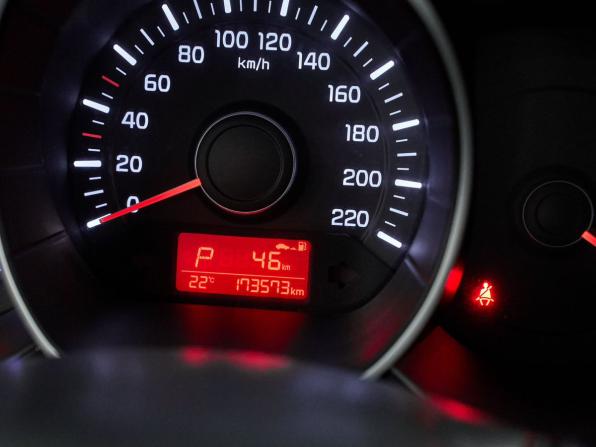 Kia Rio III Рестайлинг с пробегом 2015 года, цена 995 000 рублей, 173571 км, седан, Автокод Объявления
