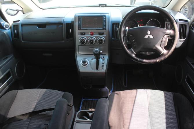 Mitsubishi Delica D:5 I с пробегом 2009 года, цена 1 547 000 рублей, 215854 км, минивэн, Автокод Объявления