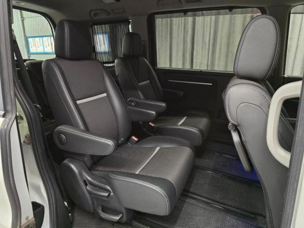 Honda Stepwgn V с пробегом 2015 года, цена 1 890 000 рублей, 130000 км, минивэн, Автокод Объявления