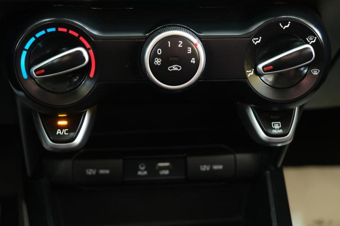 Kia Rio IV с пробегом 2019 года, цена 999 000 рублей, 230000 км, хэтчбек, Автокод Объявления
