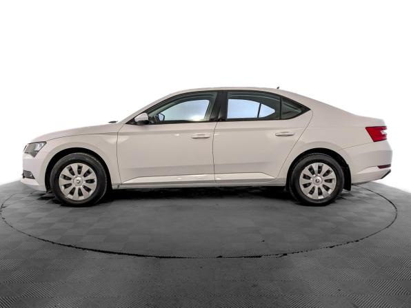 Skoda Superb III с пробегом 2019 года, цена 2 399 000 рублей, 40183 км, лифтбек, Автокод Объявления