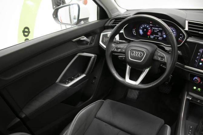 Audi Q3 II (F3) с пробегом 2023 года, цена 3 990 000 рублей, 37652 км, внедорожник, Автокод Объявления