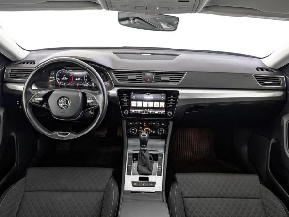 Skoda Superb III Рестайлинг с пробегом 2021 года, цена 2 500 000 рублей, 133030 км, лифтбек, Автокод Объявления
