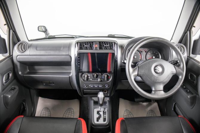 Suzuki Jimny III Рестайлинг 2 с пробегом 2013 года, цена 1 199 000 рублей, 187000 км, внедорожник, Автокод Объявления