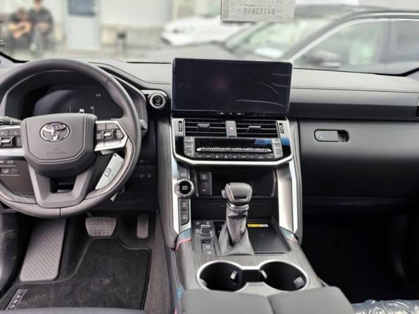 Toyota Land Cruiser 300 Series с пробегом 2026 года, цена 15 450 000 рублей, 15 км, внедорожник, Автокод Объявления