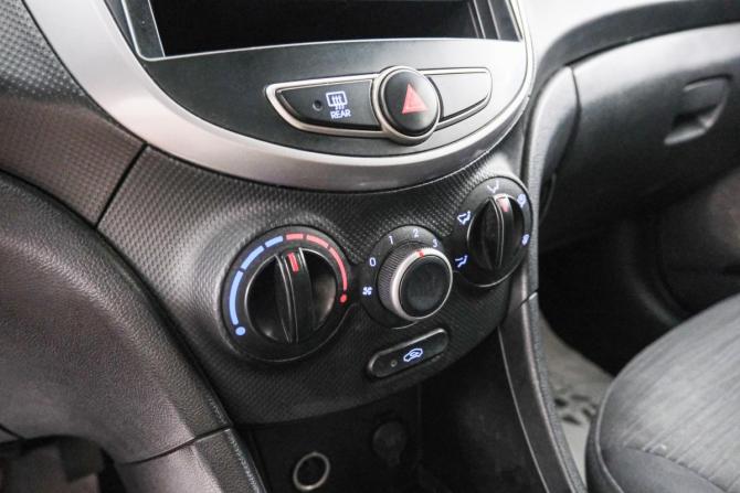 Hyundai Solaris I Рестайлинг с пробегом 2014 года, цена 679 000 рублей, 300000 км, седан, Автокод Объявления
