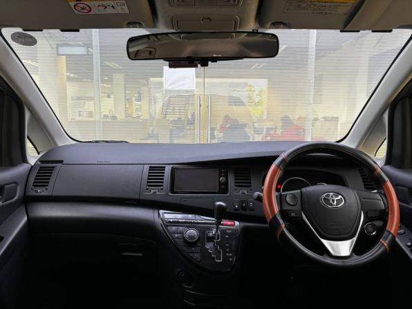 Toyota ISis I Рестайлинг с пробегом 2016 года, цена 1 630 000 рублей, 145800 км, компактвэн, Автокод Объявления