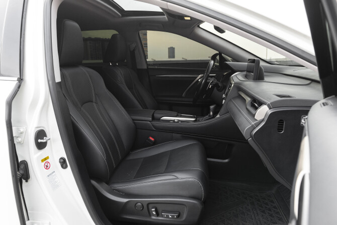 Lexus RX IV Рестайлинг с пробегом 2019 года, цена 4 549 000 рублей, 98000 км, внедорожник, Автокод Объявления