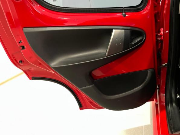 Peugeot 107 I Рестайлинг 2 с пробегом 2013 года, цена 750 000 рублей, 51108 км, хэтчбек, Автокод Объявления