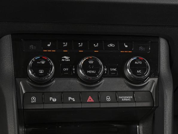 Skoda Karoq I с пробегом 2020 года, цена 2 423 540 рублей, 81149 км, внедорожник, Автокод Объявления