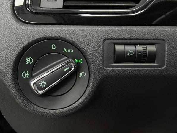 Skoda Rapid I с пробегом 2017 года, цена 1 340 000 рублей, 125138 км, лифтбек, Автокод Объявления