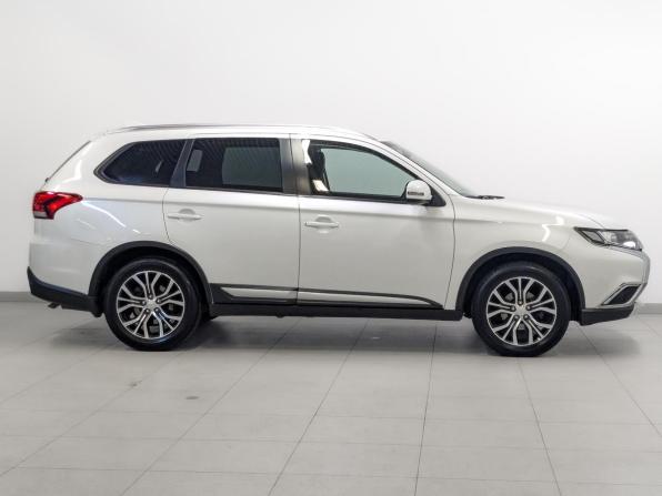 Mitsubishi Outlander III Рестайлинг 2 с пробегом 2018 года, цена 2 190 000 рублей, 51500 км, внедорожник, Автокод Объявления