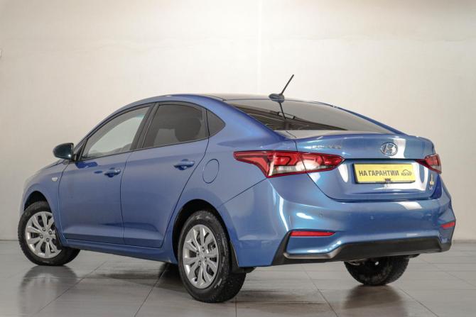 Hyundai Solaris II с пробегом 2018 года, цена 899 000 рублей, 315500 км, седан, Автокод Объявления