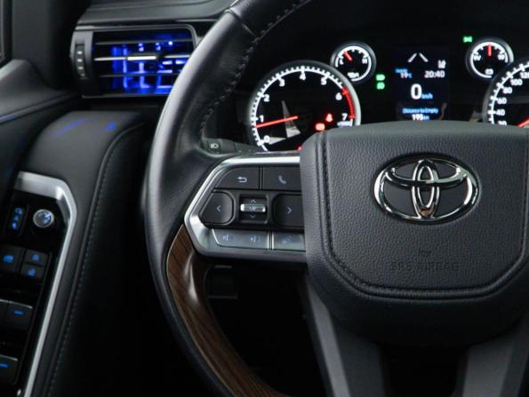 Toyota Land Cruiser 300 Series с пробегом 2022 года, цена 10 827 444 рубля, 27382 км, внедорожник, Автокод Объявления