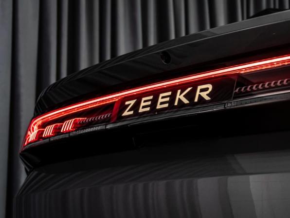 Zeekr 001 I с пробегом 2024 года, цена 4 699 000 рублей, 11460 км, лифтбек, Автокод Объявления