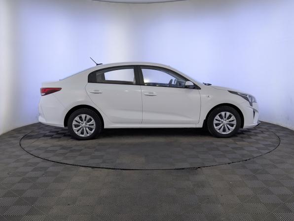Kia Rio IV Рестайлинг с пробегом 2021 года, цена 1 700 000 рублей, 47426 км, седан, Автокод Объявления