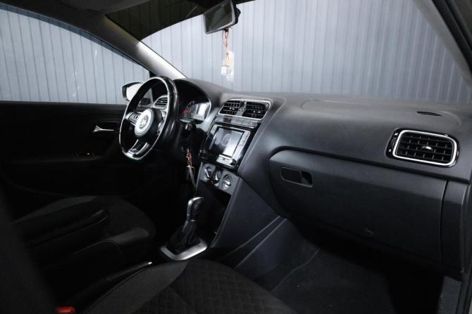 Volkswagen Polo V Рестайлинг с пробегом 2018 года, цена 1 176 000 рублей, 231378 км, седан, Автокод Объявления