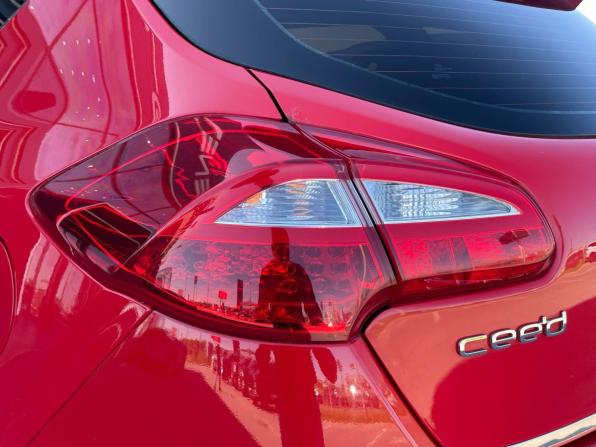 Kia Ceed II Рестайлинг с пробегом 2015 года, цена 1 050 000 рублей, 230000 км, хэтчбек, Автокод Объявления