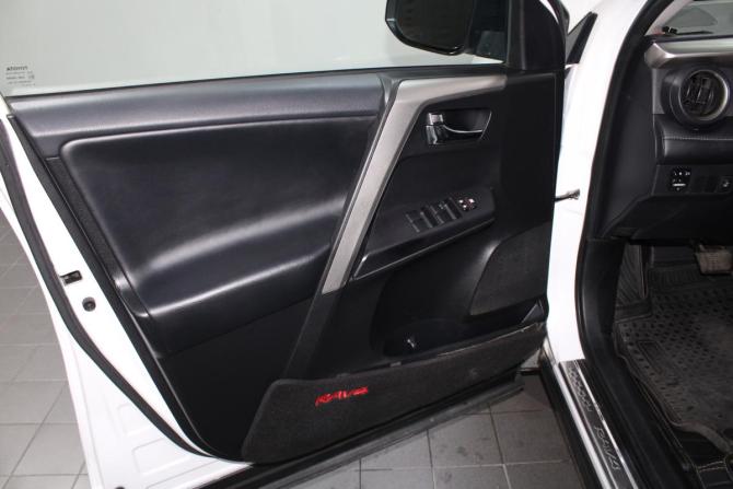 Toyota RAV4 IV (XA40) Рестайлинг с пробегом 2018 года, цена 2 650 000 рублей, 61239 км, внедорожник, Автокод Объявления
