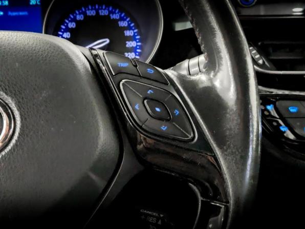 Toyota C-HR I Рестайлинг с пробегом 2021 года, цена 2 270 000 рублей, 157486 км, внедорожник, Автокод Объявления