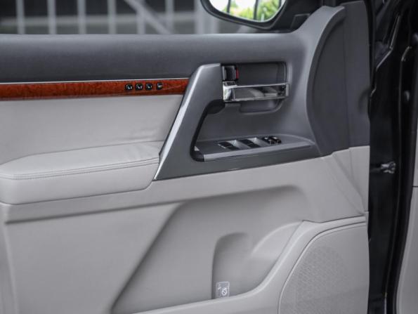 Toyota Land Cruiser 200 Series Рестайлинг 1 с пробегом 2013 года, цена 3 099 000 рублей, 234153 км, внедорожник, Автокод Объявления