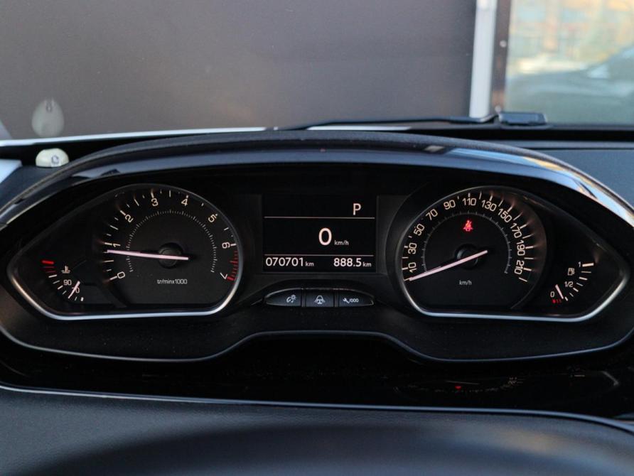 Peugeot 208 I Москва  - изображение 16