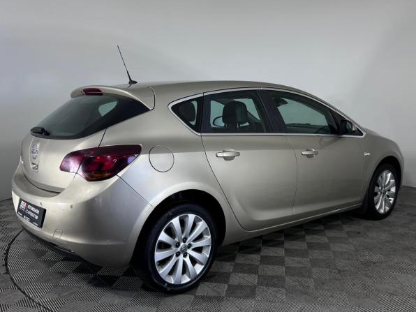 Opel Astra J с пробегом 2011 года, цена 650 000 рублей, 212538 км, хэтчбек, Автокод Объявления