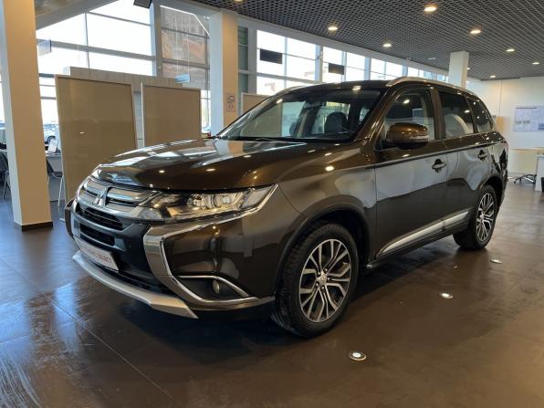 Mitsubishi Outlander III Рестайлинг 2 с пробегом 2017 года, цена 1 900 000 рублей, 193700 км, внедорожник, Автокод Объявления