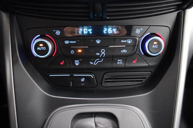 Ford Kuga II Рестайлинг с пробегом 2017 года, цена 1 598 000 рублей, 123000 км, внедорожник, Автокод Объявления