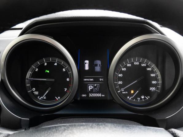 Toyota Land Cruiser Prado 150 Series Рестайлинг 1 с пробегом 2015 года, цена 3 050 000 рублей, 320066 км, внедорожник, Автокод Объявления