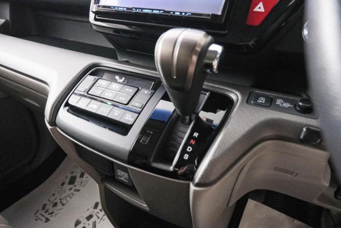 Honda Stepwgn V с пробегом 2015 года, цена 1 749 000 рублей, 123000 км, минивэн, Автокод Объявления