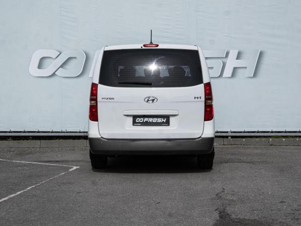 Hyundai H-1 II с пробегом 2015 года, цена 2 070 000 рублей, 215210 км, фургон, Автокод Объявления