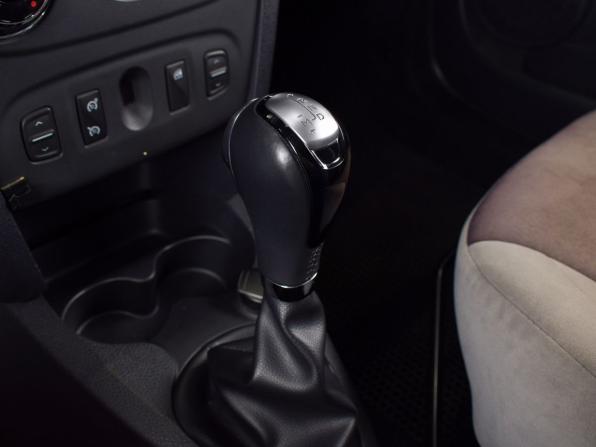 Renault Sandero II Рестайлинг с пробегом 2018 года, цена 949 995 рублей, 89640 км, хэтчбек, Автокод Объявления