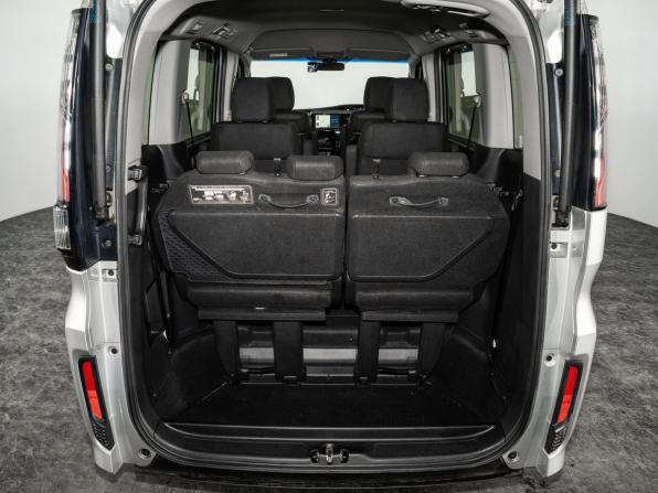 Honda Stepwgn V Рестайлинг с пробегом 2018 года, цена 2 290 000 рублей, 86003 км, минивэн, Автокод Объявления